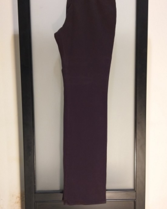 Μοβ παντελόνι