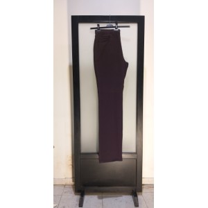 Μοβ παντελόνι