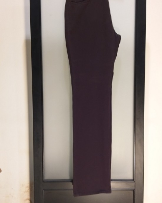 Μοβ παντελόνι