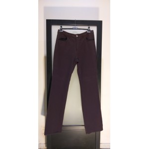 Μοβ παντελόνι