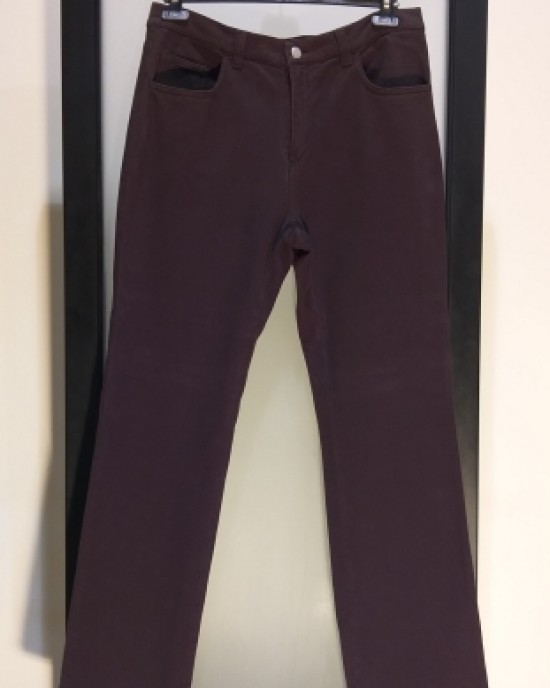 Μοβ παντελόνι