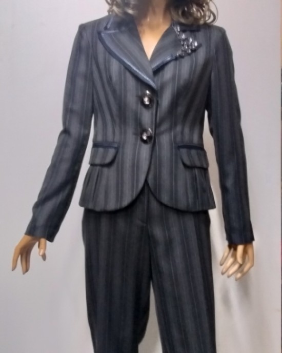 ΚΟΣΤΟΥΜΙ-ΣΑΚΑΚΙ ΓΚΡΙ με ΡΙΓΑ BADOO